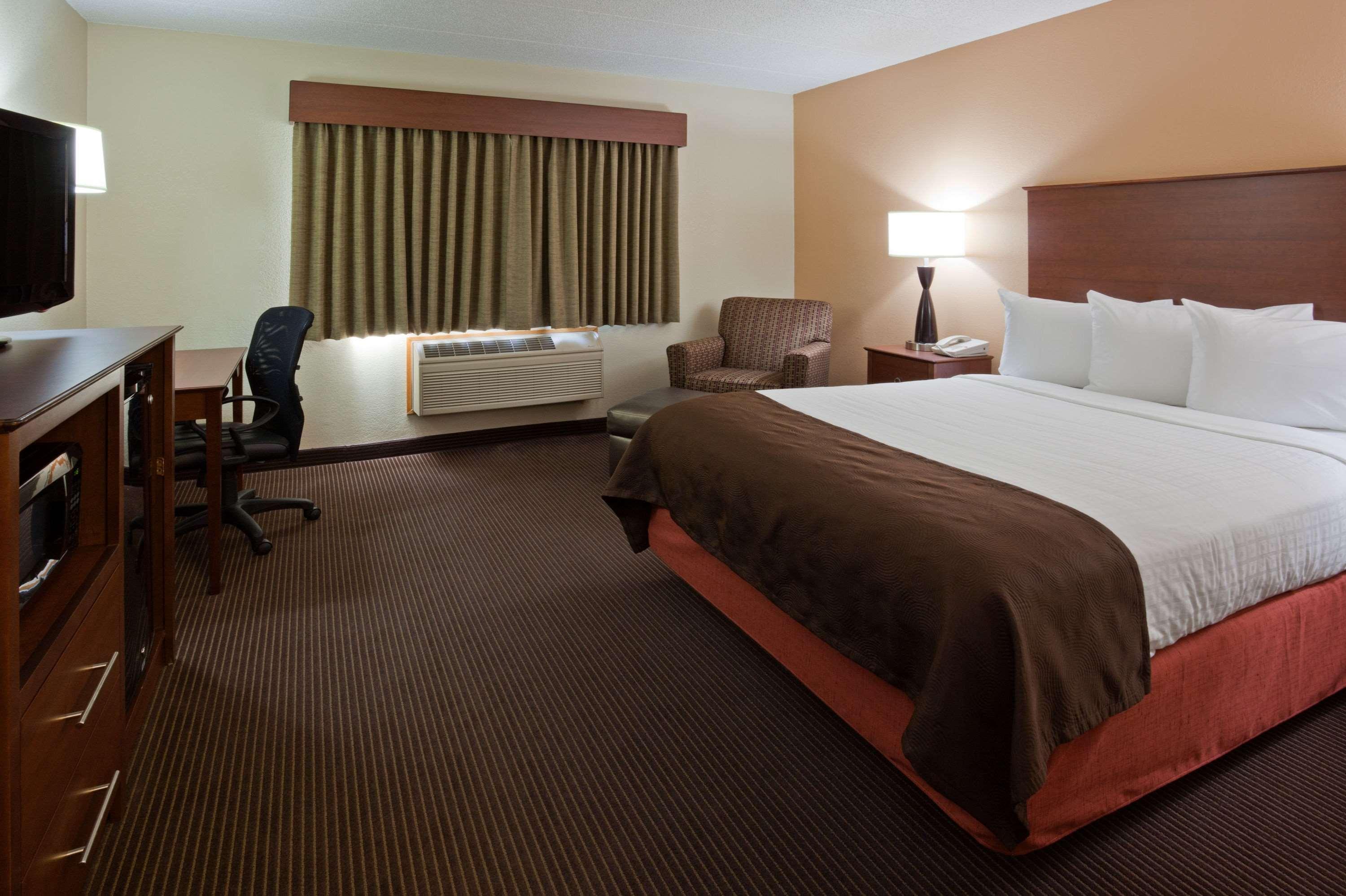 Americinn By Wyndham Bismarck Bagian luar foto