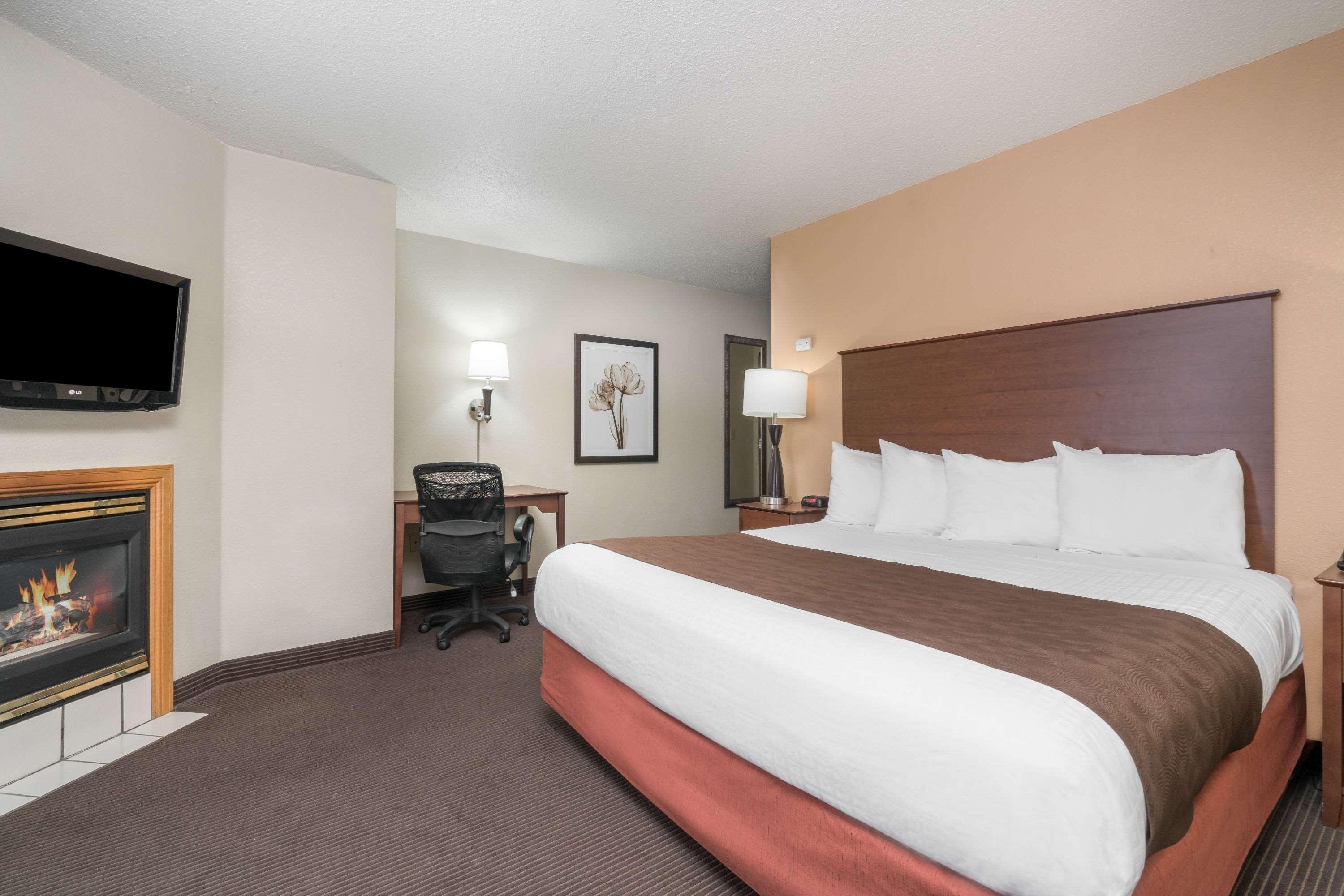 Americinn By Wyndham Bismarck Bagian luar foto