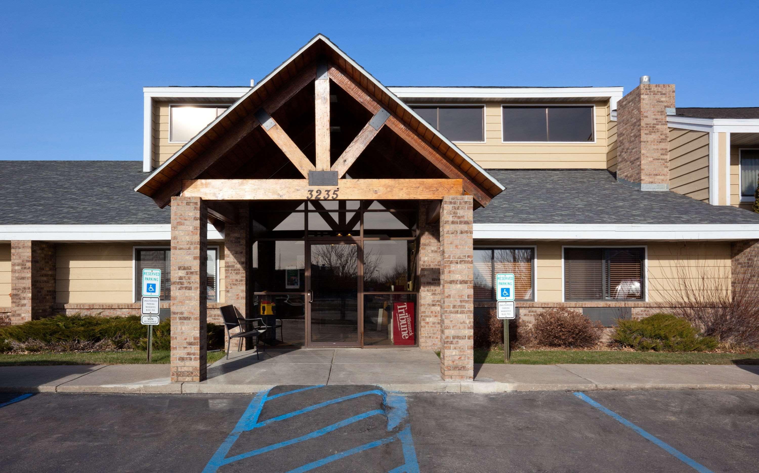 Americinn By Wyndham Bismarck Bagian luar foto
