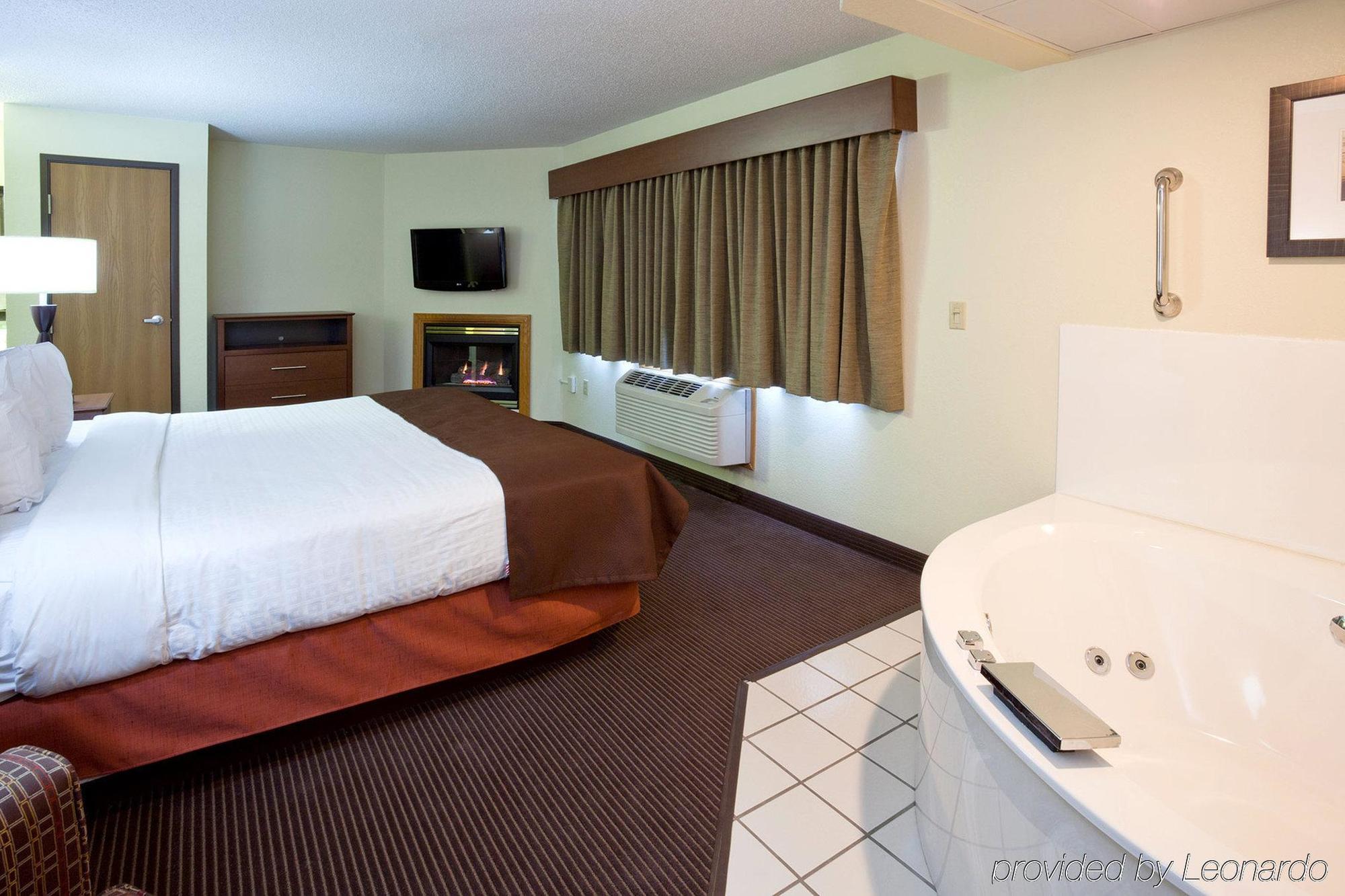 Americinn By Wyndham Bismarck Bagian luar foto