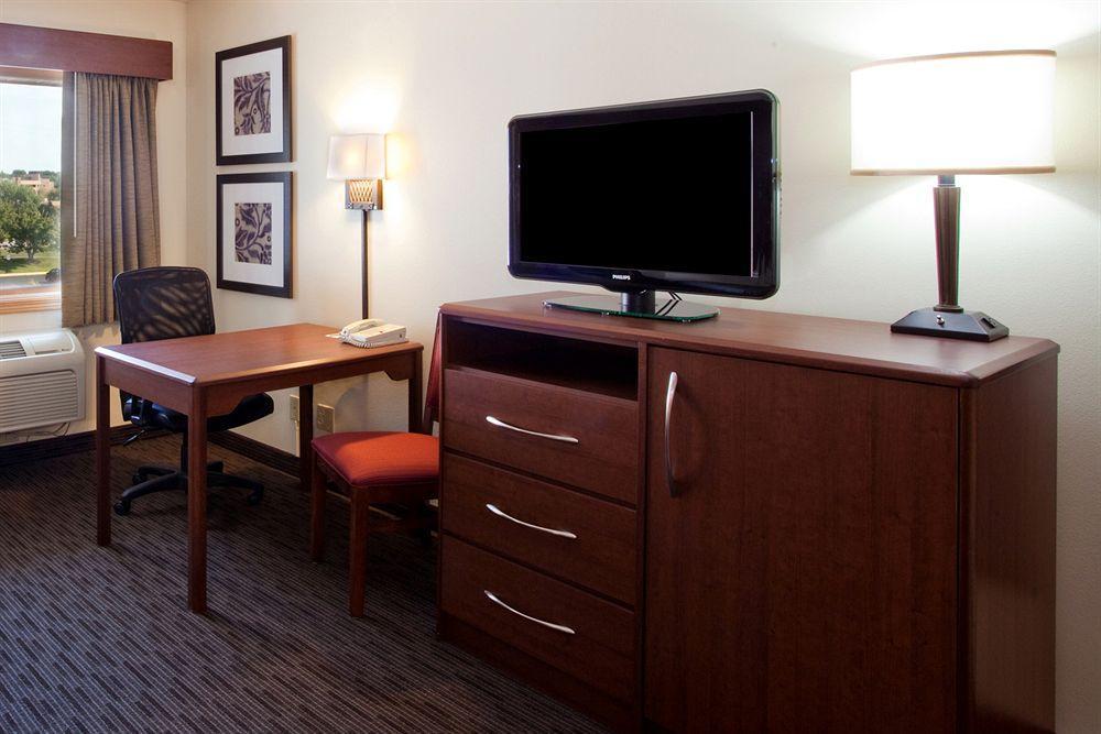 Americinn By Wyndham Bismarck Bagian luar foto