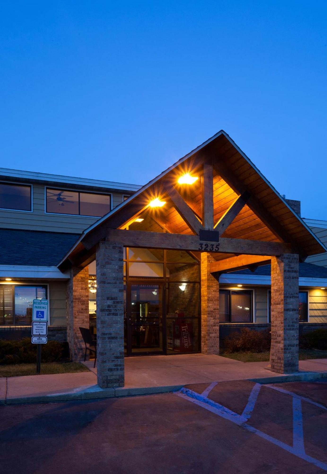 Americinn By Wyndham Bismarck Bagian luar foto