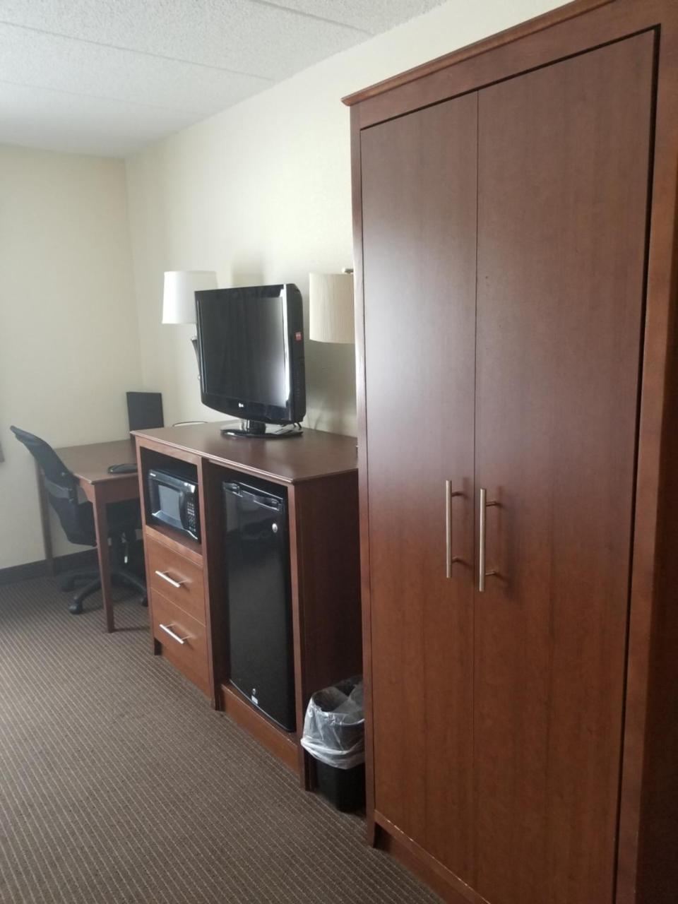 Americinn By Wyndham Bismarck Bagian luar foto