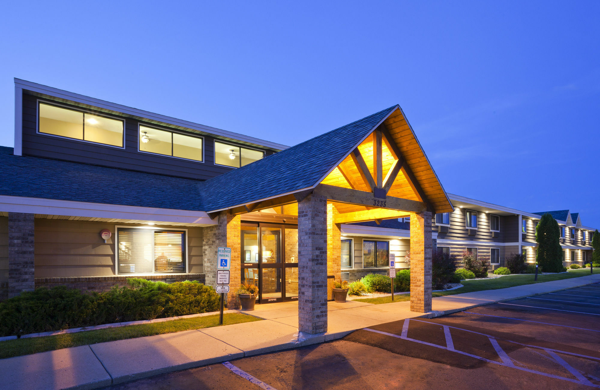 Americinn By Wyndham Bismarck Bagian luar foto